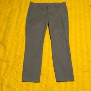 Old Navy Womens Size 10 Pixie capri/ankle secret grey color Hardly worn
